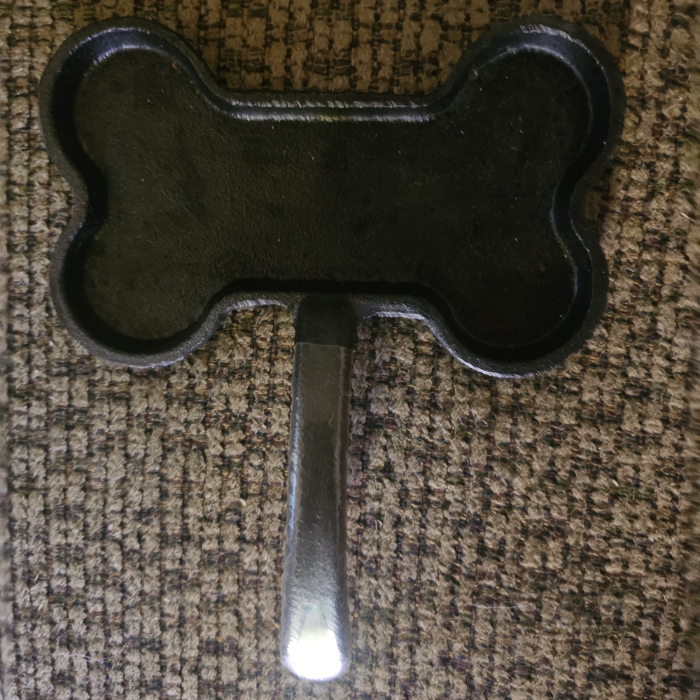 Black Cast Iron Dog Bone Shaped Skillet Small